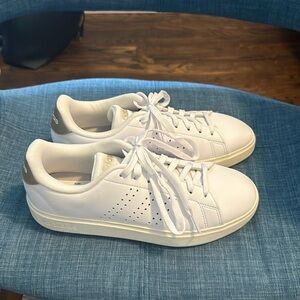 Size 7 1/2 Adidas white leather tennis shoe.